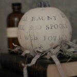 Cute And Cozy Rustic Fall And Halloween Décor Ideas (64)