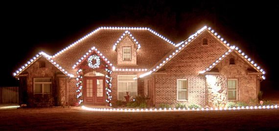 Outdoor Christmas Lights Ideas For The Roof;‎ (1)-min