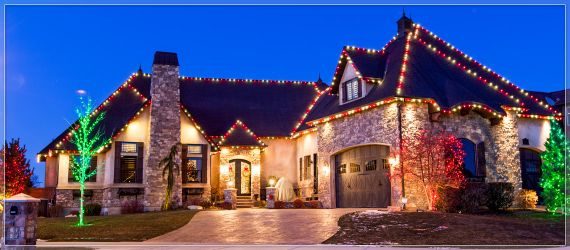 Outdoor Christmas Lights Ideas For The Roof;‎ (2)-min