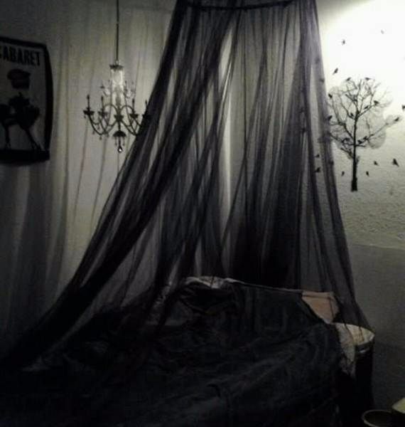 spooky-bedroom-decor-with-subtle-halloween-atmosphere_24