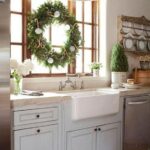 cozy-christmas-kitchen-decor-ideas-32