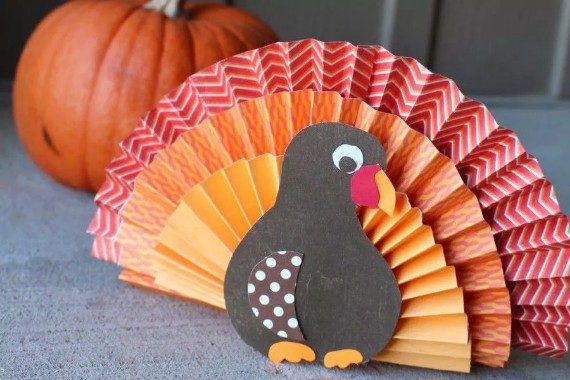 paper-fan-turkey-for-thanksgiving-table-900×1079-5809a61b5f9b58564cf5fd3f-59c168200d327a0011004371 (1)