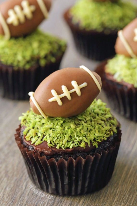 football-cupcakes