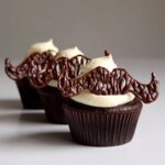 mustache-cupcakes
