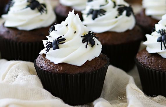 Creepy-Halloween-Spider-Cupcakes