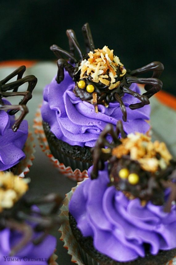 Spooky-Chocolate-Tarantula-Cupcakes