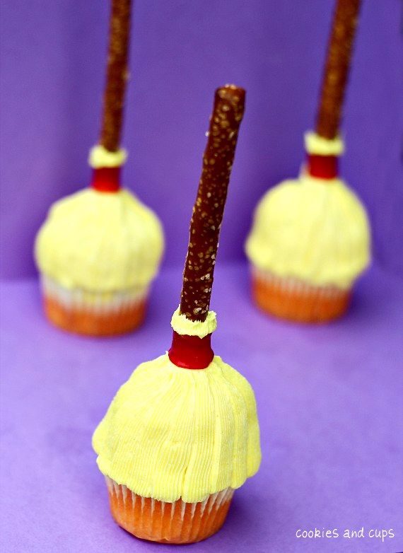 Witchs-Broom-Cupcakes