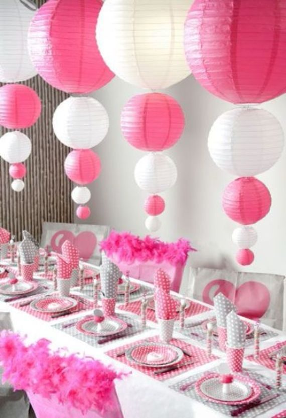 12-pink-and-white-paper-balloon-vertical-garlands-over-the-table