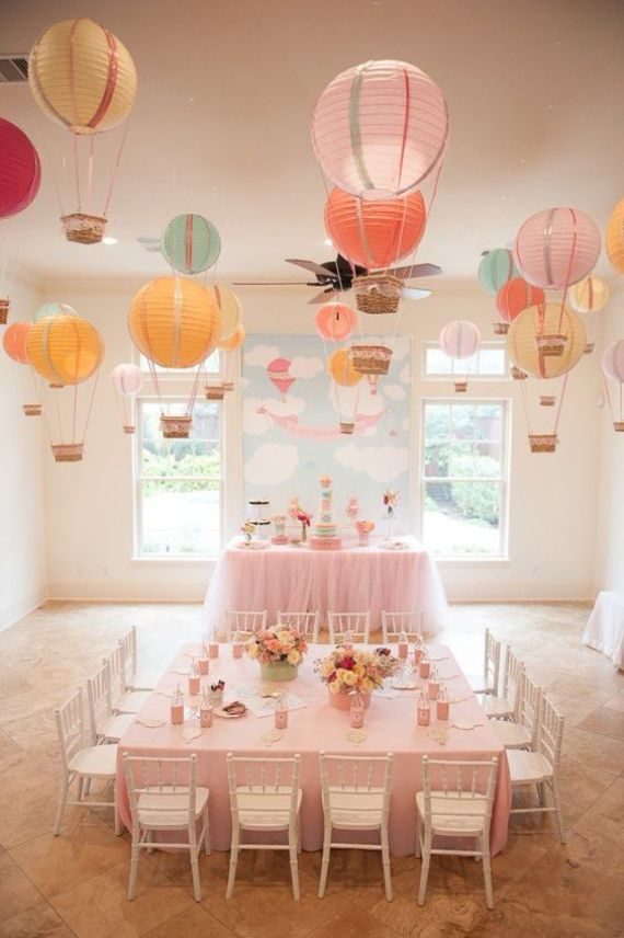 18-hot-air-balloon-hanging-over-the-space-made-with-paper-lanterns