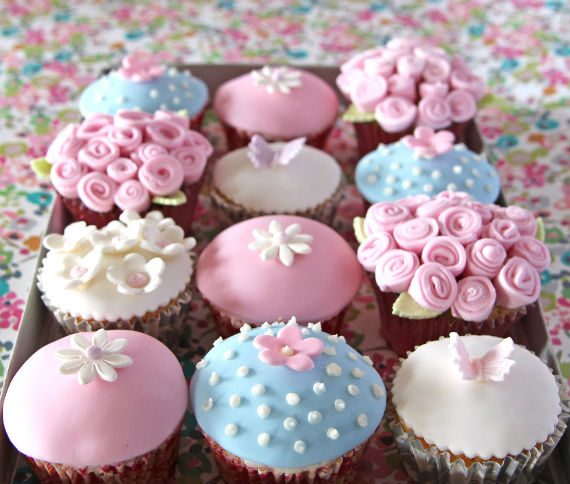 Mother-day-iced-cupcakes-