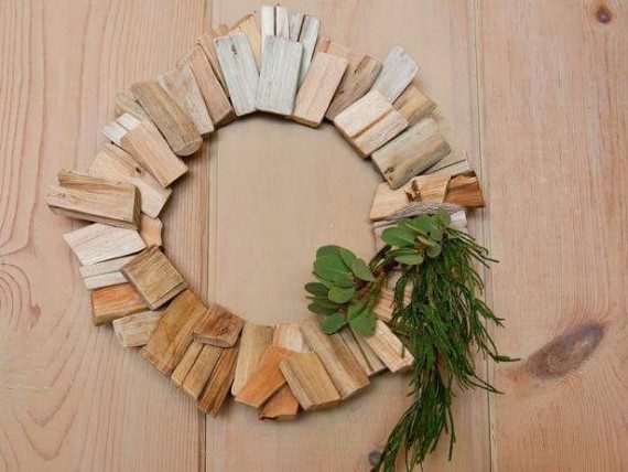 Go Natural This Christmas With Wooden Wreath (1)