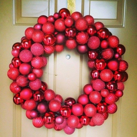 Christmas wreath of red balls (1)