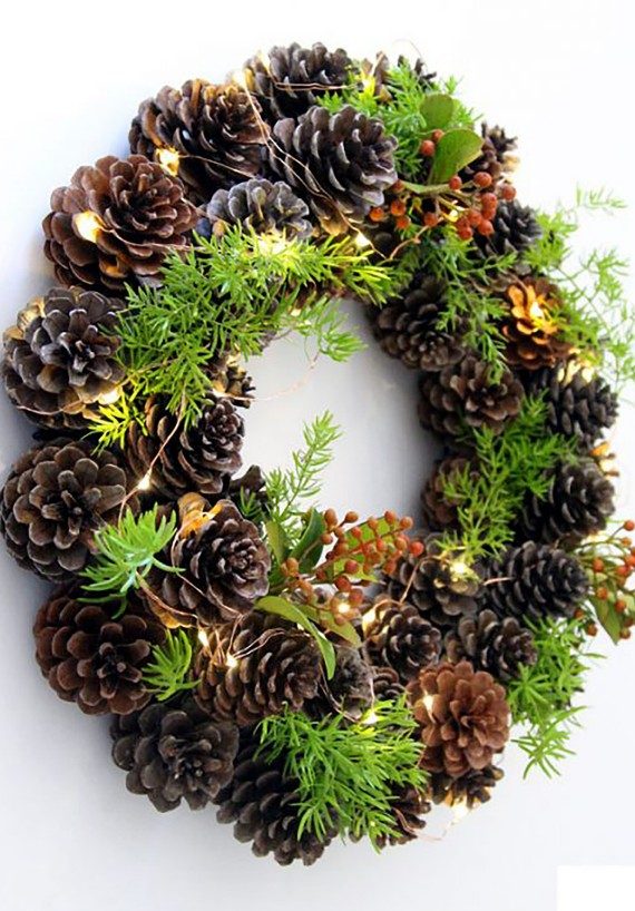 Elegant Pine Cone Christmas Wreath (1)