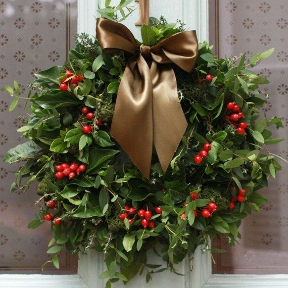 Mistletoe wreath with bronze colored bow (1)