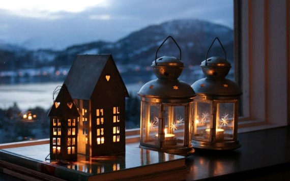 Window-Sill-Christmas-Lanterns-Decoration