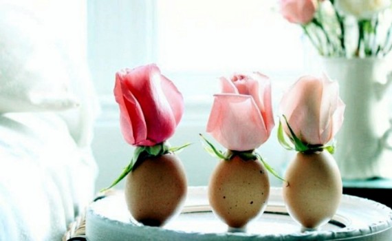 Easter Decorations Ideas with Eggshells and Flowers