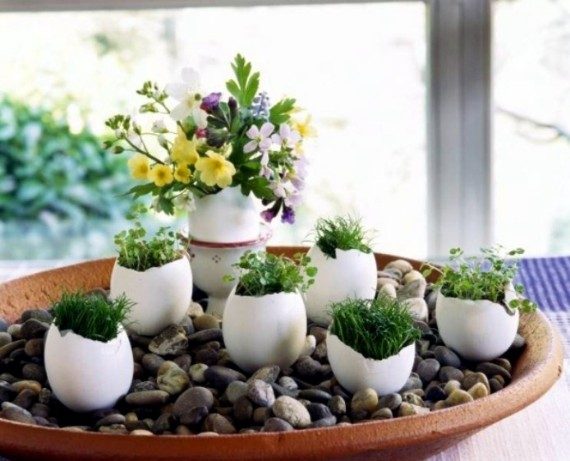 Easter Decorations Ideas with Eggshells and Flowers 1