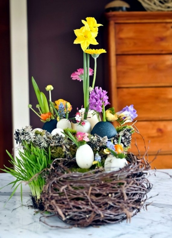 Easter Decorations Ideas with Eggshells and Flowers
