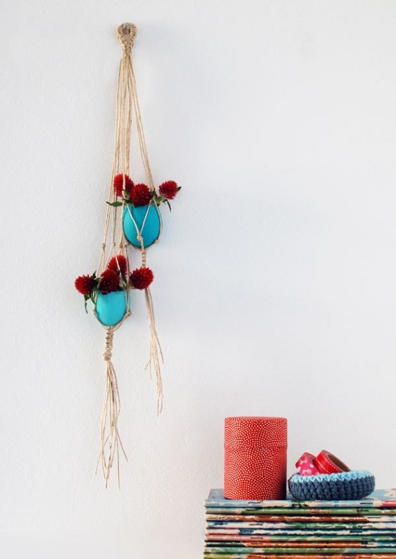 the-red-thread-hanging-egg-vases
