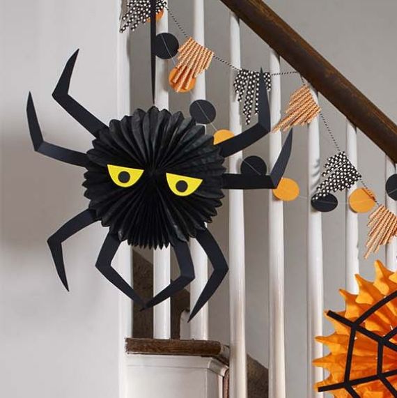 halloween-scene-Spider Fan