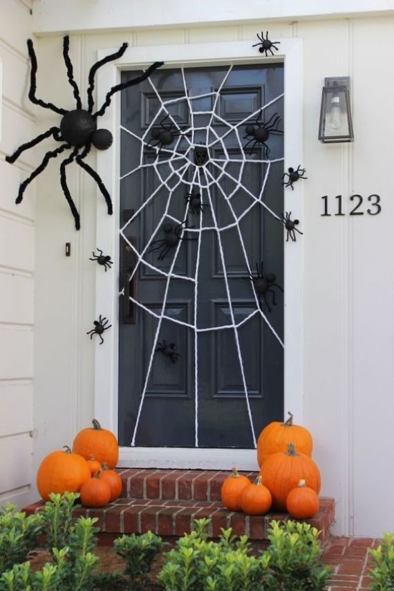 Spider web door decor (1)