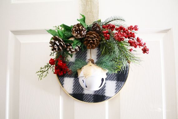 DIY-Embroidery-Hoop-Christmas-Wreath- (1)