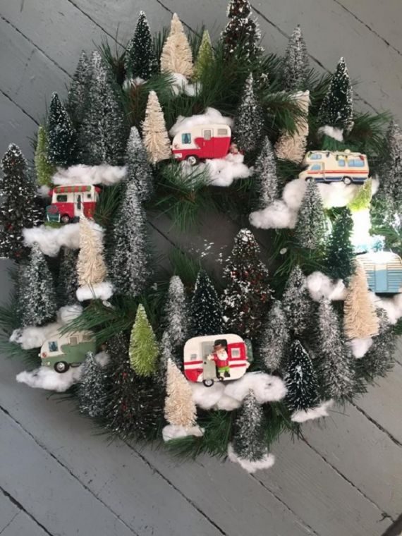 unique wreath for Christmas 12