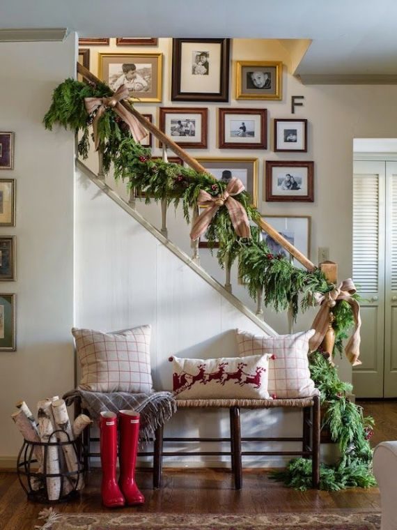 rustic-Christmas-coffee-staircase (1)
