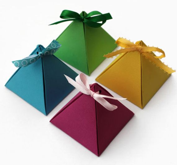 Paper pyramid gift boxes
