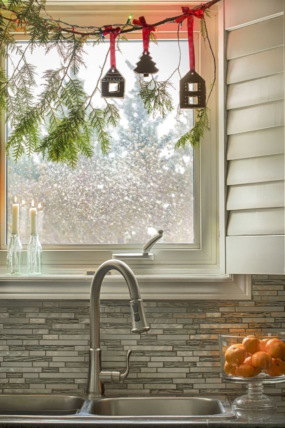 kitchen-window-with-christmas-decoration-royalty- (1)