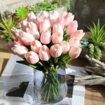 Decorate the home with tulips25
