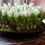 spring-decorating-ideas-home-centerpiece-table-moos-white-tulips
