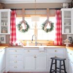 christmas-wreaths-over-kitchen-sink (1)