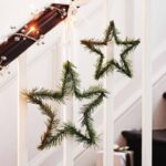 Simple-Star-Wreath-Banister-Decor