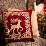 Traditional-Red-Green-Gold-Luxury-Christmas-Home-Decor (1)