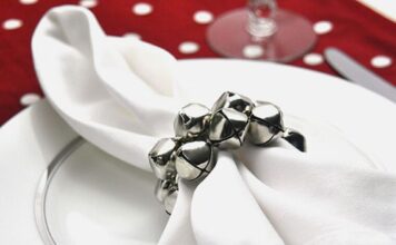 DIY Jingle Bell Christmas Decorations And Crafts to Convey The Christmas Spirit