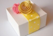8 Easy DIY Gift Bows for Christmas