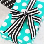 Tie A Perfect Ribbon Bow For Christmas gifts (1)