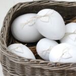 White-eggs-in-a-basket-for-chic-country-style-decoration-1