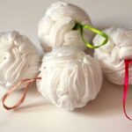 DIY-Christmas-cotton-pads-snowballs (1)