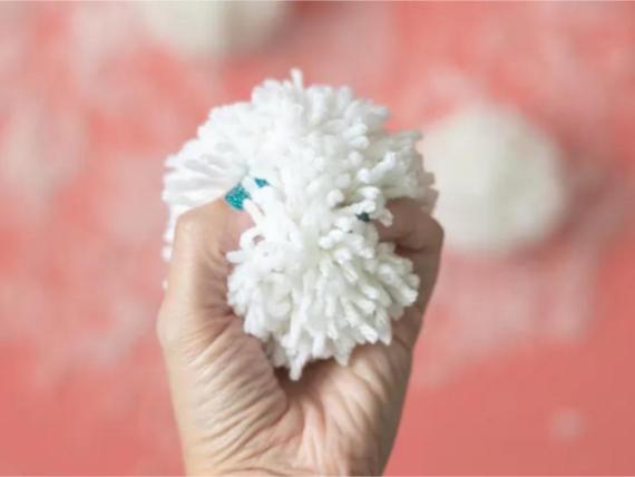  indoor-snowball-fight-pom-poms